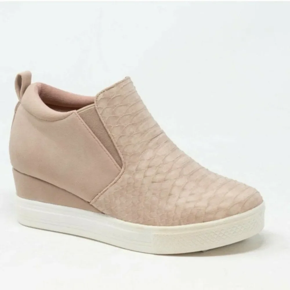 Mauve Wedge Sneakers 4004 Size 8 1/2 NWT Boutique